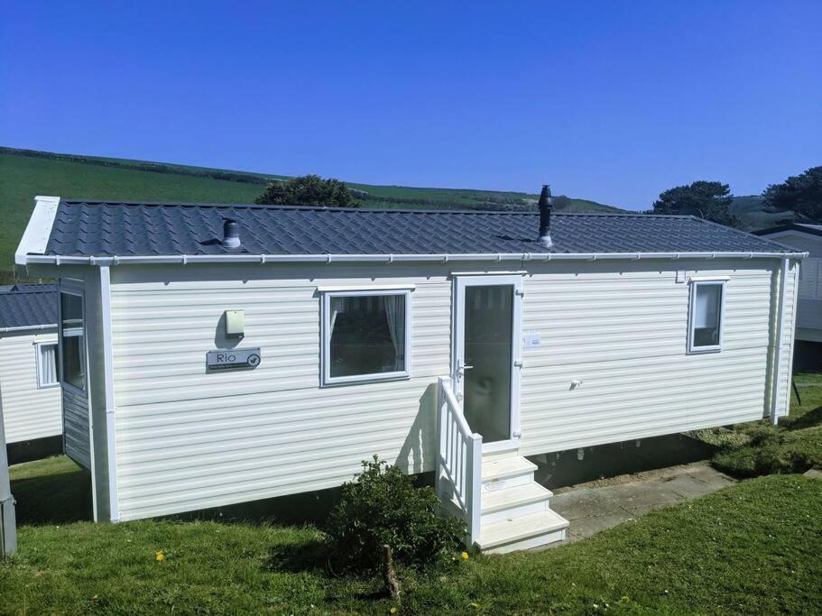 Large 4 Person Couples And Family Caravan In Newquay Bay Resort Экстерьер фото