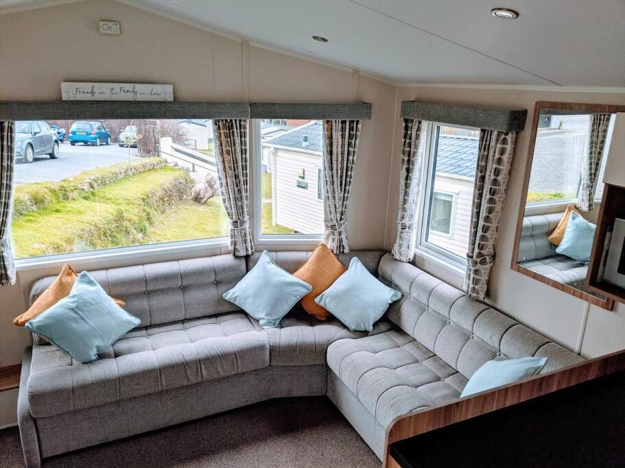 Large 4 Person Couples And Family Caravan In Newquay Bay Resort Экстерьер фото
