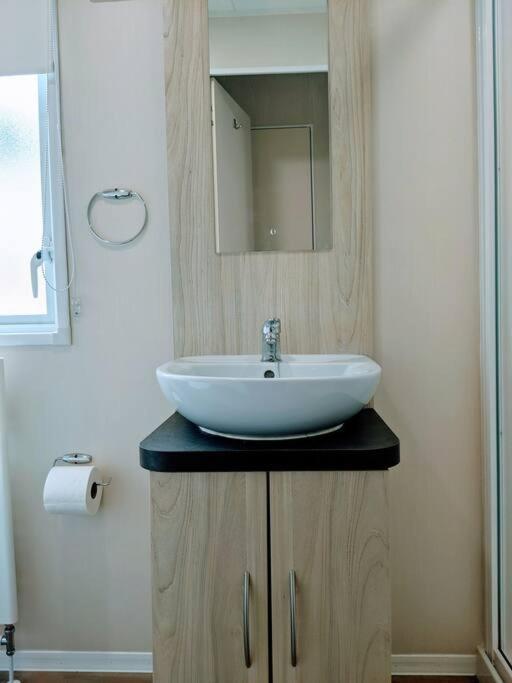 Large 4 Person Couples And Family Caravan In Newquay Bay Resort Экстерьер фото