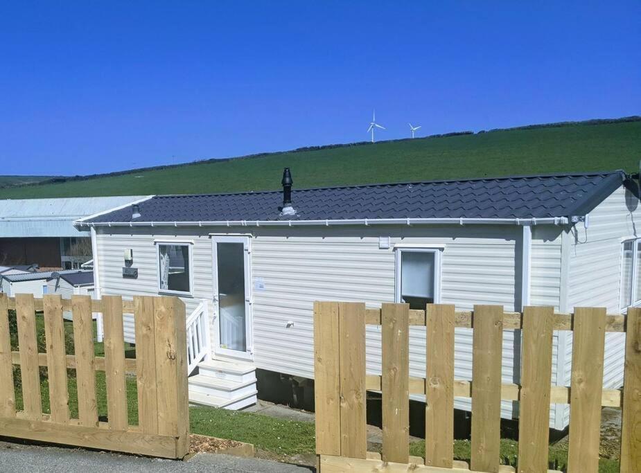 Large 4 Person Couples And Family Caravan In Newquay Bay Resort Экстерьер фото