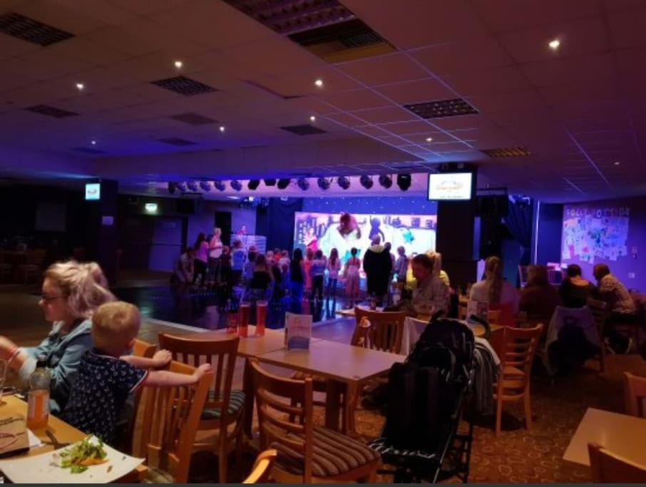Large 4 Person Couples And Family Caravan In Newquay Bay Resort Экстерьер фото