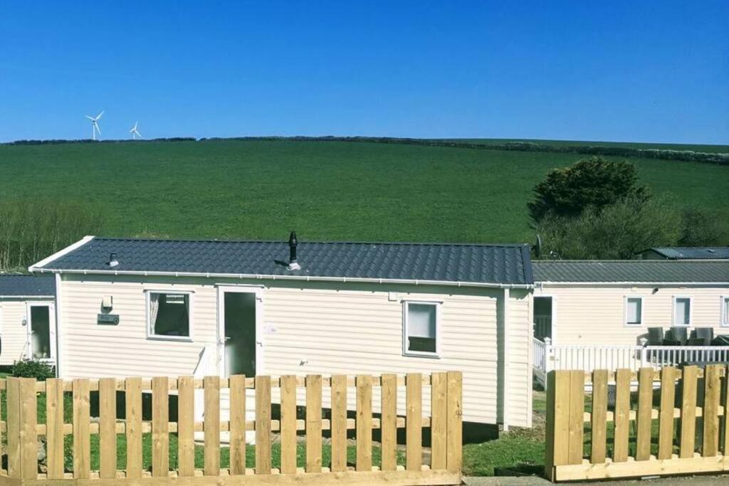 Large 4 Person Couples And Family Caravan In Newquay Bay Resort Экстерьер фото