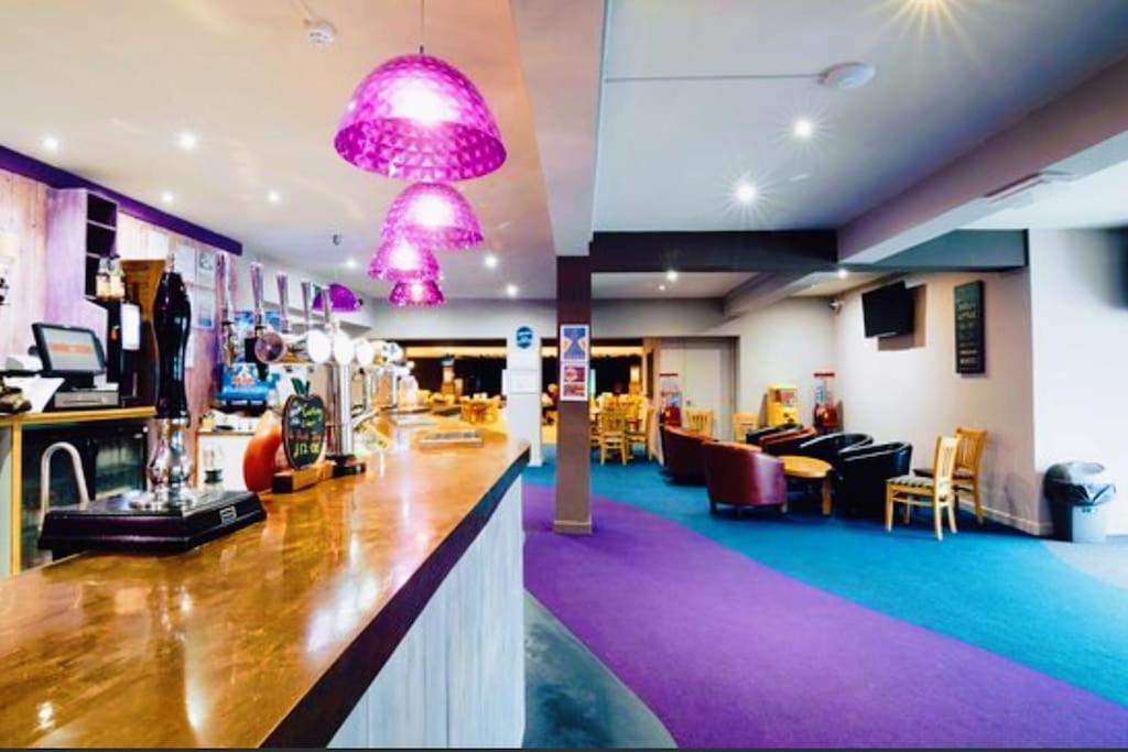 Large 4 Person Couples And Family Caravan In Newquay Bay Resort Экстерьер фото