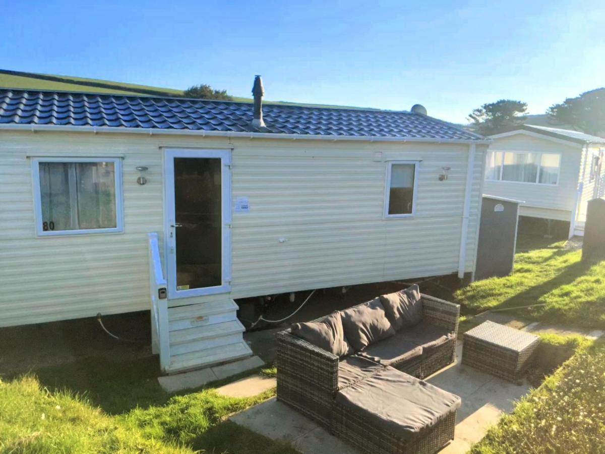 Large 4 Person Couples And Family Caravan In Newquay Bay Resort Экстерьер фото