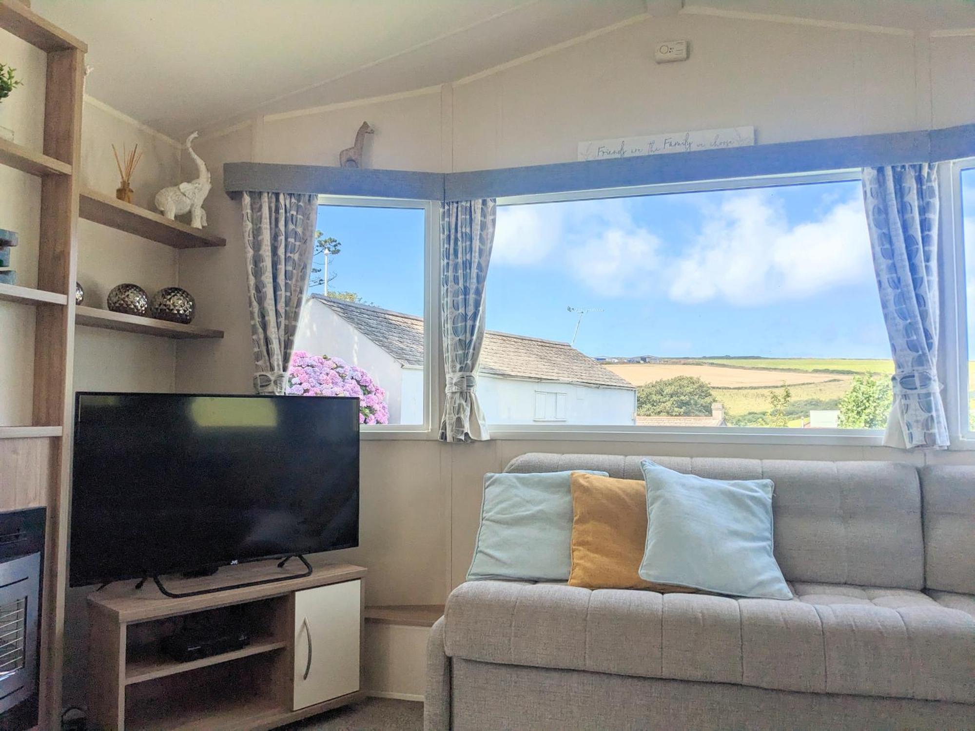 Large 4 Person Couples And Family Caravan In Newquay Bay Resort Экстерьер фото